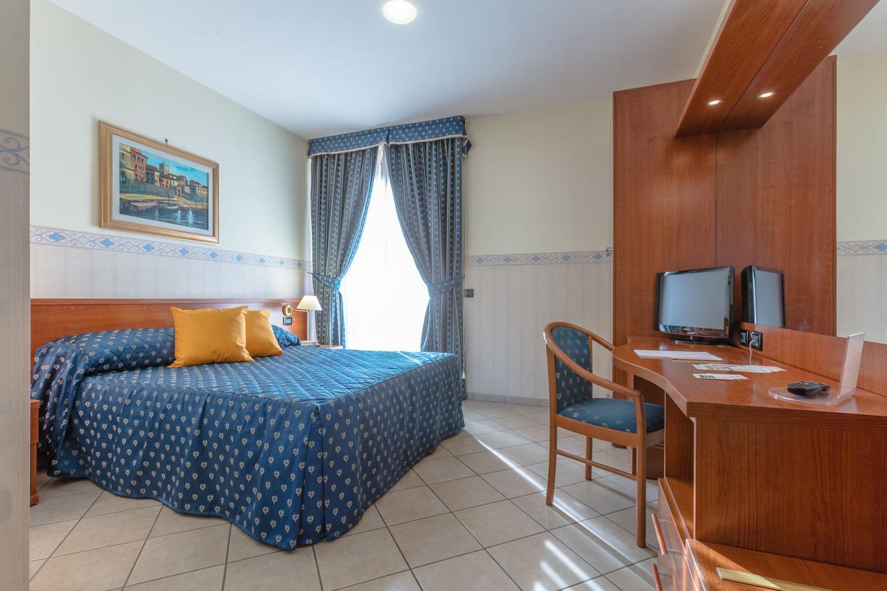 Hotel Traiano Civitavecchia Exterior foto