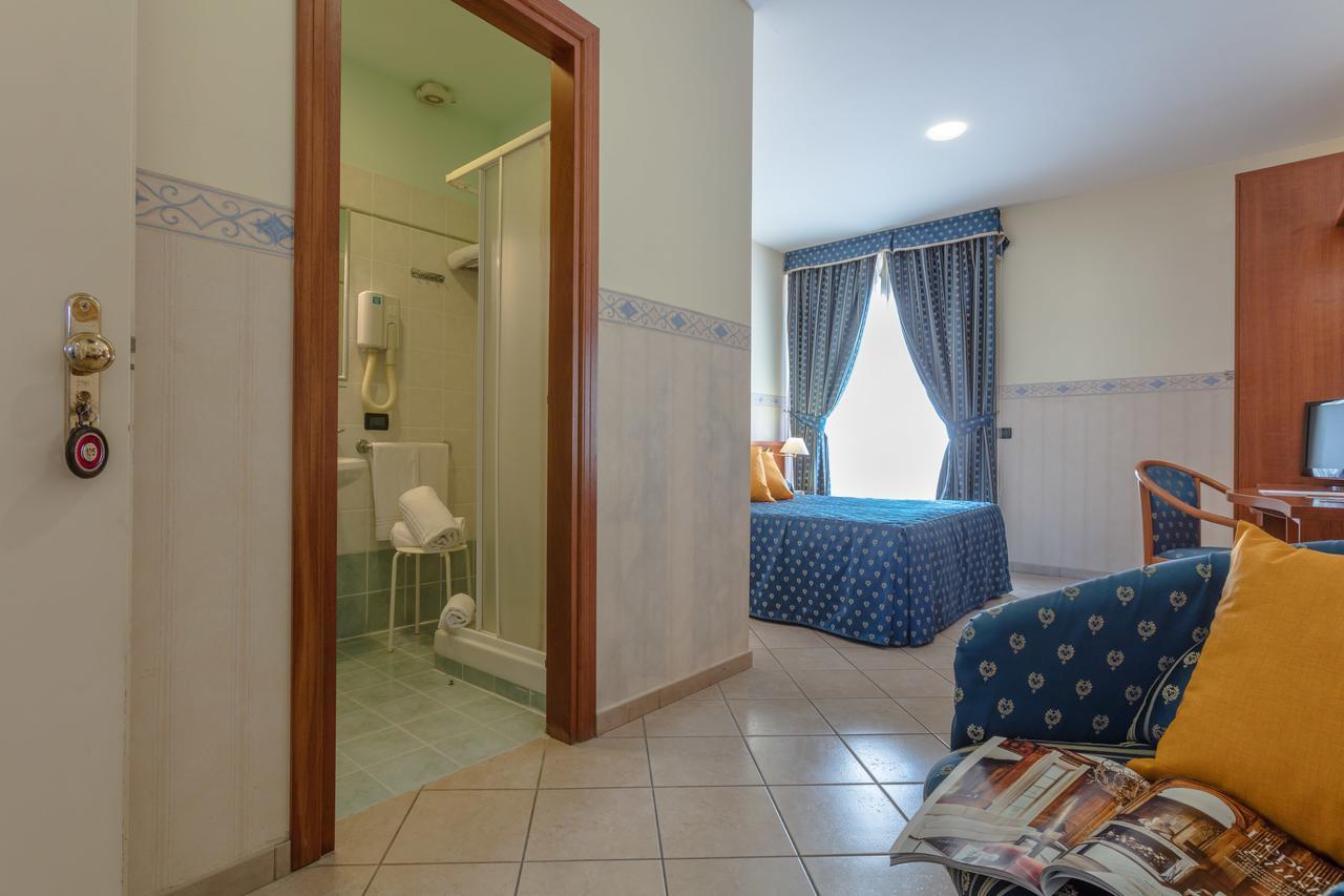 Hotel Traiano Civitavecchia Exterior foto